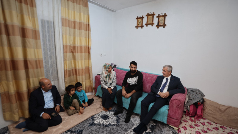 TAHMAZOĞLU’NDAN AİLE VE ESNAF ZİYARETLERİ