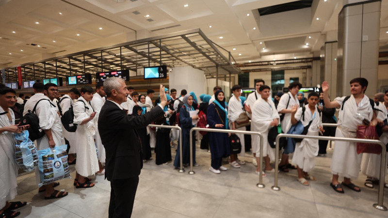 ŞAHİNBEY BELEDİYESİ 175 ÖĞRENCİYİ UMREYE UĞURLADI