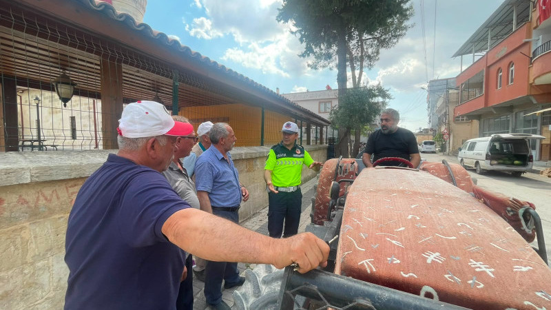 Jandarmadan traktör sürücülerine güvenli tarım eğitimi