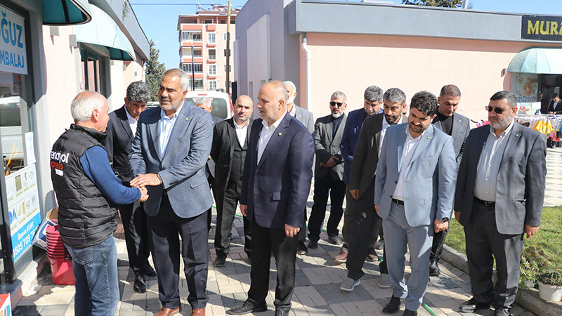 Mehmet Nakşi Erat, depremzedeleri ziyaret etti