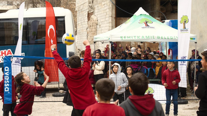 ŞEHİTKAMİL’DEN KÖY OKULLARINDA ÇOCUK ŞENLİĞİ