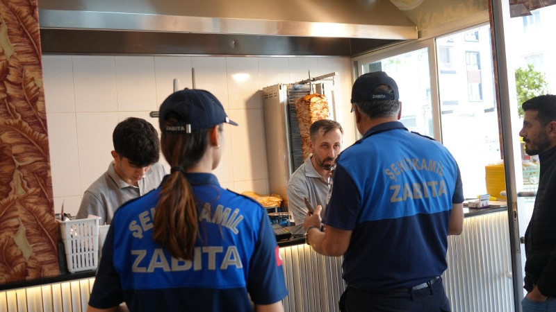 ŞEHİTKAMİL ZABITA EKİPLERİNDEN TAVUK ETİ DENETİM
