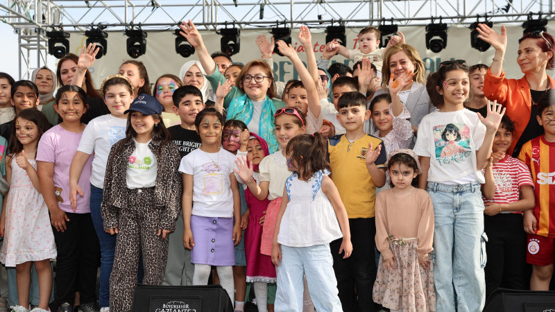 TÜRKİYE’NİN İLK ANNE-BEBEK FESTİVALİ RENKLİ GÖRÜNTÜLERLE SON BULDU
