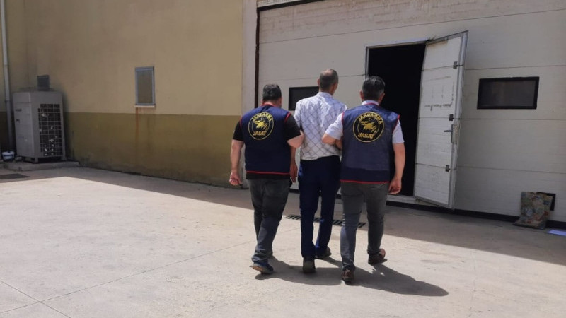 Hırsızlık suçundan aranıyordu