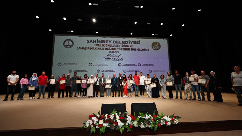 EVLİLİK OKULU’NDA SERTİFİKALARINI ALDILAR