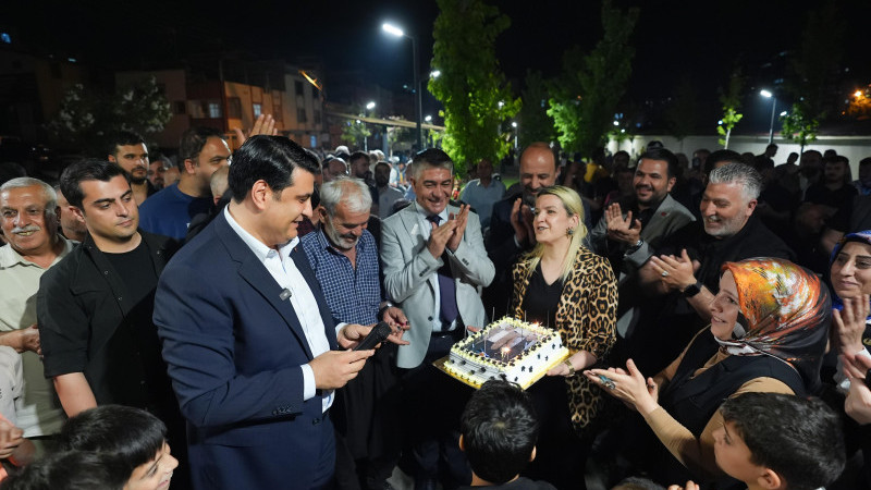 BAŞKAN YILMAZ’A VATANDAŞLARDAN DOĞUM GÜNÜ SÜRPRİZİ
