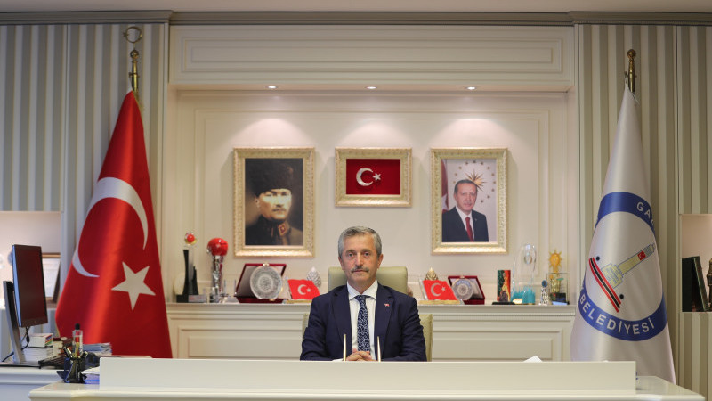 BAŞKAN TAHMAZOĞLU BABALAR GÜNÜNÜ KUTLADI
