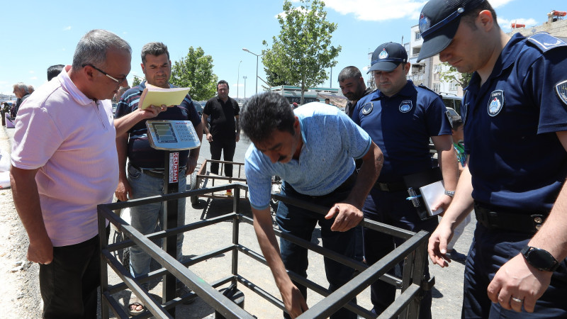 BÜYÜKŞEHİR’DEN KURBAN DENETİMİ VE TEMİZLİK SEFERBERLİĞİ