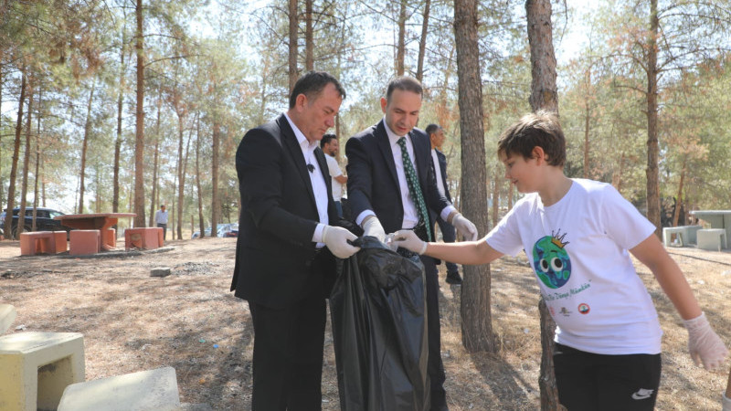 Kaymakam ve Belediye Başkanı'ndan çevre temizliği
