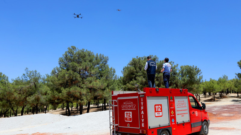 BÜYÜKŞEHİR İTFAİYESİ'NDEN TERMAL DRONE İLE YANGIN NÖBETİ