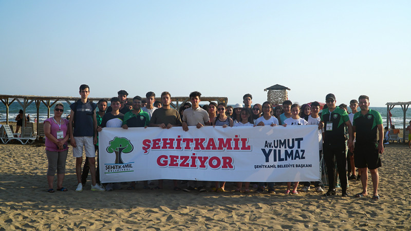 BAŞKAN YILMAZ, ÖĞRENCİLERE KARNE HEDİYESİ