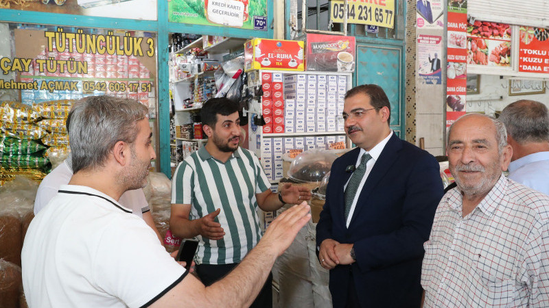 BAŞKAN CANPOLAT, AÇIKSU CADDESİ’NDE ESNAF VE VATANDAŞLARLA BULUŞTU