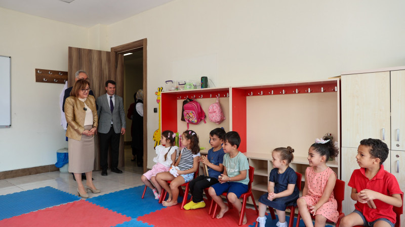 Şahin yaz okulu öğrencileriyle buluştu
