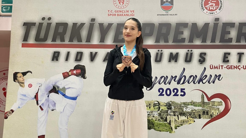 Melek Polat’tan büyük başarı
