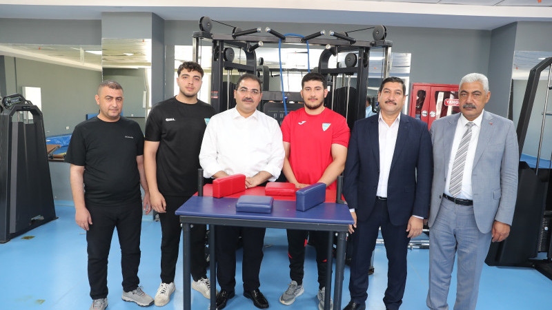 BAŞKAN CANPOLAT'TAN DÜNYA ŞAMPİYONU OCAKOĞLU'NA MORAL ZİYARETİ