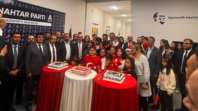 Anahtar Parti’den iki kutlama birden