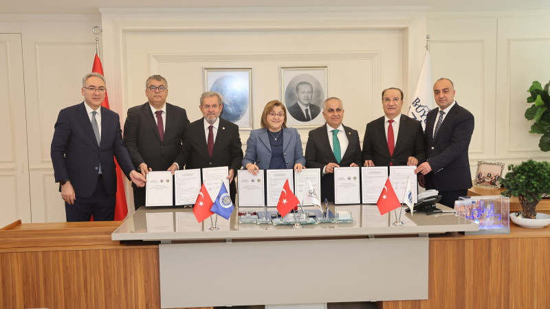 AZ GÖRME REHABİLİTASYON MERKEZİ İÇİN İMZALAR ATILDI