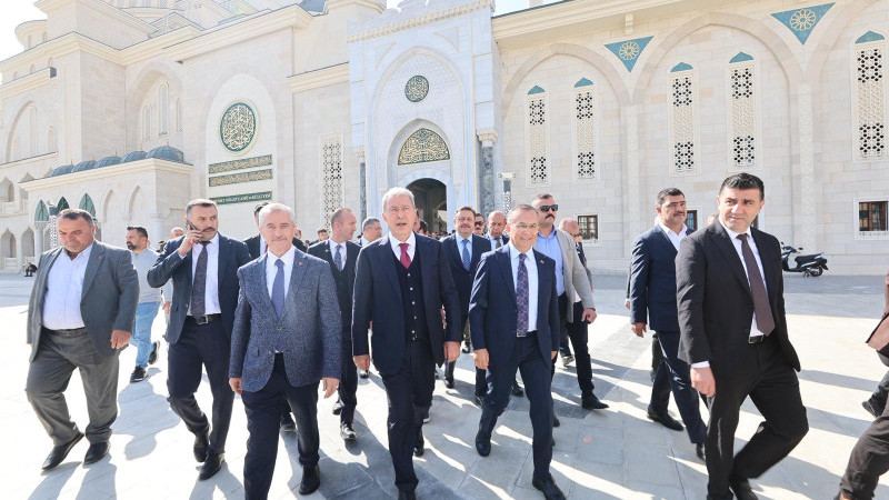 AKAR'DAN TAHMAZOĞLU'NA ÖVGÜ