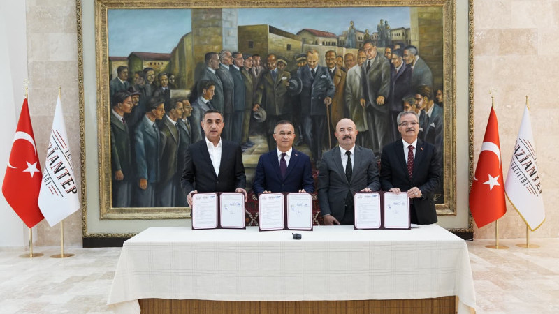 40 bin öğrenciye ayakkabı yardımı