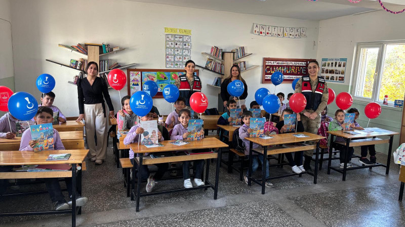 DÜNYA ÇOCUK HAKLARI GÜNÜ’NDE JANDARMADAN ANLAMLI ZİYARET