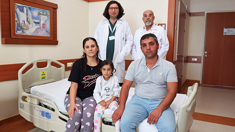 FELÇ GEÇİREN KÜÇÜK HASTA ŞİFAYI SANKO ÜNİVERSİTESİ HASTANESİ’NDE BULDU