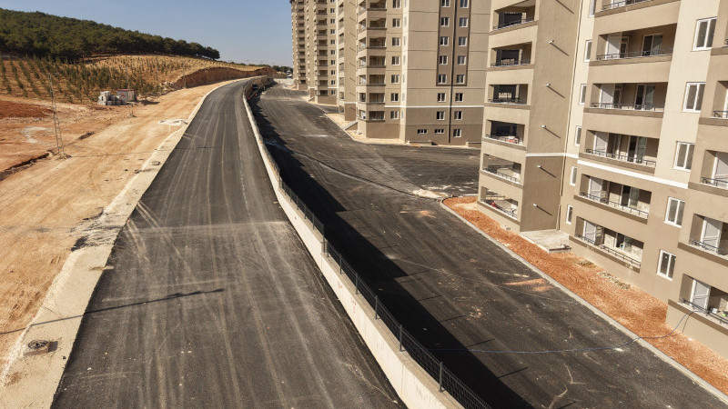 ŞEHİTKAMİL’DE YOLLAR YENİLENİYOR