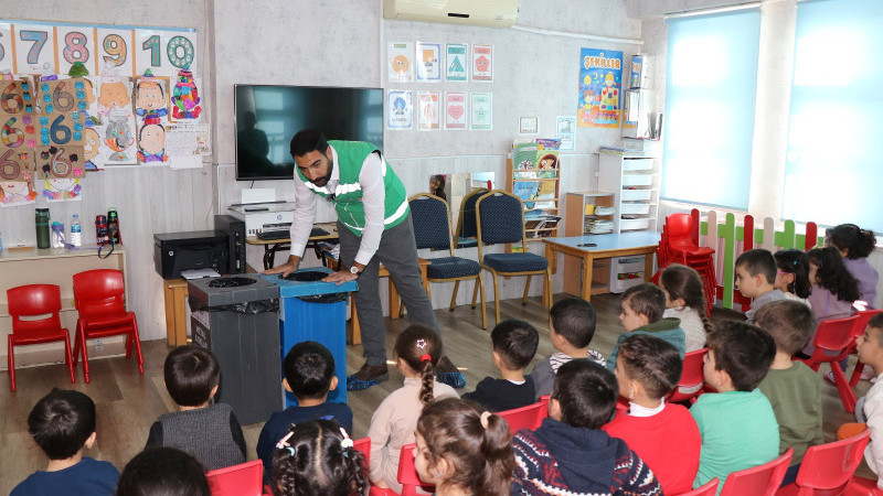 HALİLİYE BELEDİYESİ, OKULLARDA SIFIR ATIK SEFERBERLİĞİNİ SÜRDÜRÜYOR