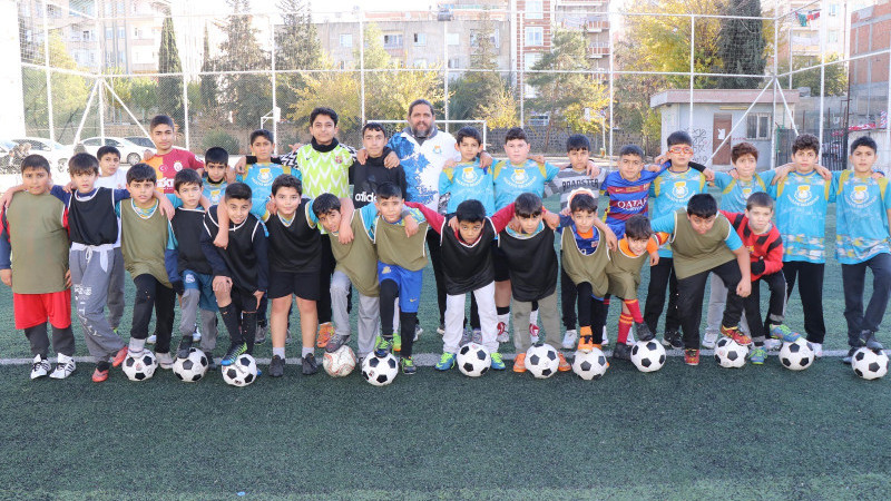 HALİLİYE’DE KIŞ SPOR OKULLARINDA FUTBOL COŞKUSU SÜRÜYOR