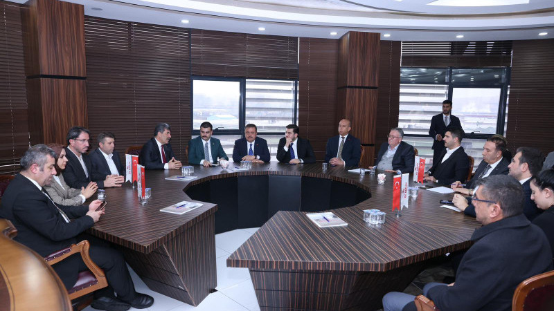 Ak Parti Genel Sekreteri Eyüp Kadir İnan Gaziantepli sanayicilerin sorunlarını dinledi