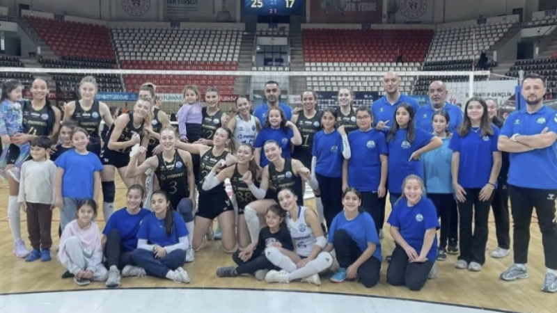 Merinos Voleybol’dan önemli galibiyet