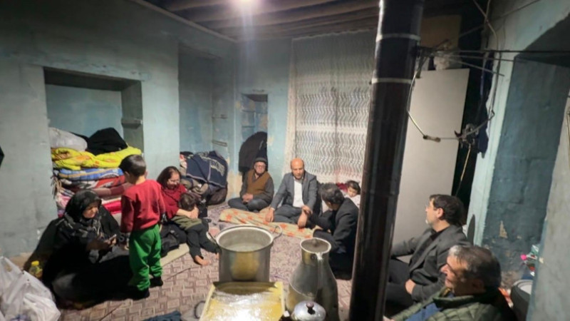 7 KİŞİ TEK ODADA YAŞAM MÜCADELESİ VERİYOR