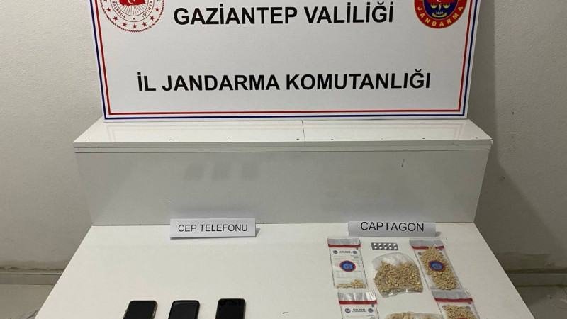 JANDARMA UYUŞTURUCU TACİRLERİNE GEÇİT VERMİYOR