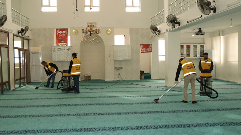 HALİLİYE’DE RAMAZAN ÖNCESİ CAMİLERDE TEMİZLİK SEFERBERLİĞİ
