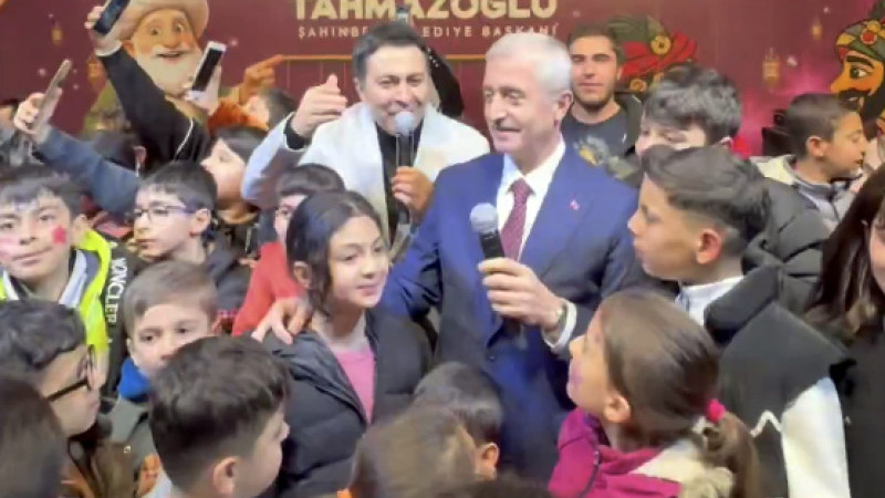 “Kabe’de Hacılar Hû Der Allah” hep bir ağızdan söylendi