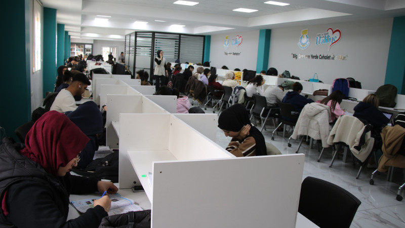 BAŞKAN CANPOLAT’TAN EĞİTİME TAM DESTEK: GENÇLERE ÜCRETSİZ İNTERNET