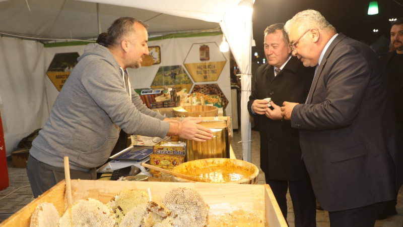 Nizip’te Ramazan Sokağı geleneği ikinci yılında da yoğun ilgi görüyor