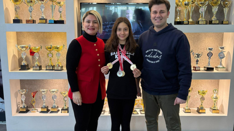 Bahçeşehirli öğrencinin yüzmede büyük başarısı