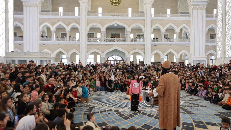 ŞAHİNBEY MİLLET CAMİİ'NDE ÇOCUK SESLERİ