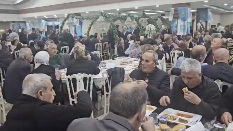 İYİ Parti Gaziantep’te iftar programına yoğun ilgi