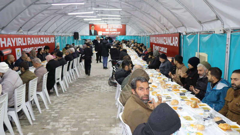 BAŞKAN CANPOLAT VE BAĞMANCI, İFTAR SOFRASINDA VATANDAŞLARLA BULUŞTU