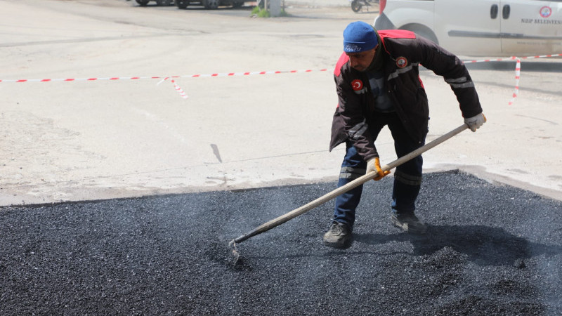 Nizip’te yol bakım ve onarım çalışmaları aralıksız sürüyor