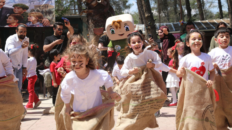 HALİLİYE’DE MİNİKLER 23 NİSAN COŞKUSUNU YAŞADI