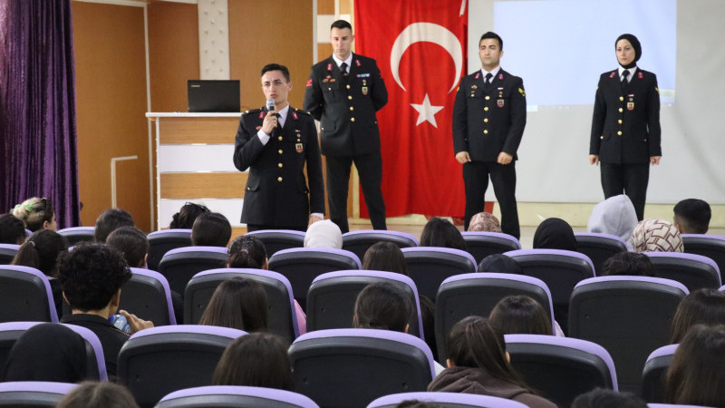Jandarma’dan öğrencilere meslek tanıtımı