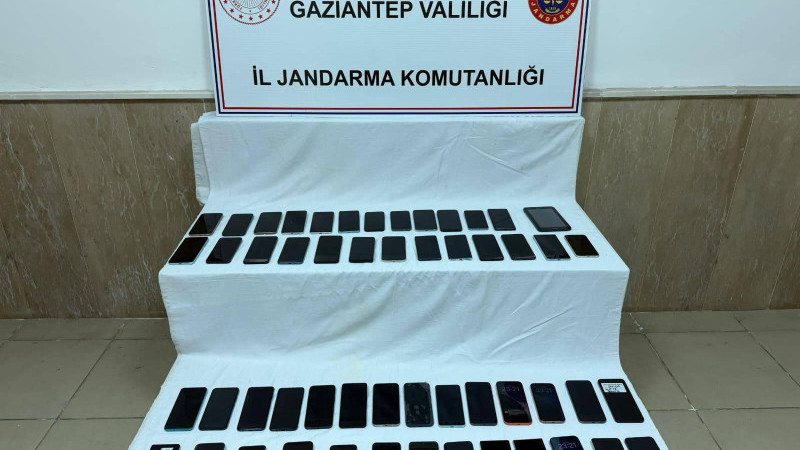 GÜMRÜK KAÇAĞI TELEFONLARA JANDARMA ENGELİ