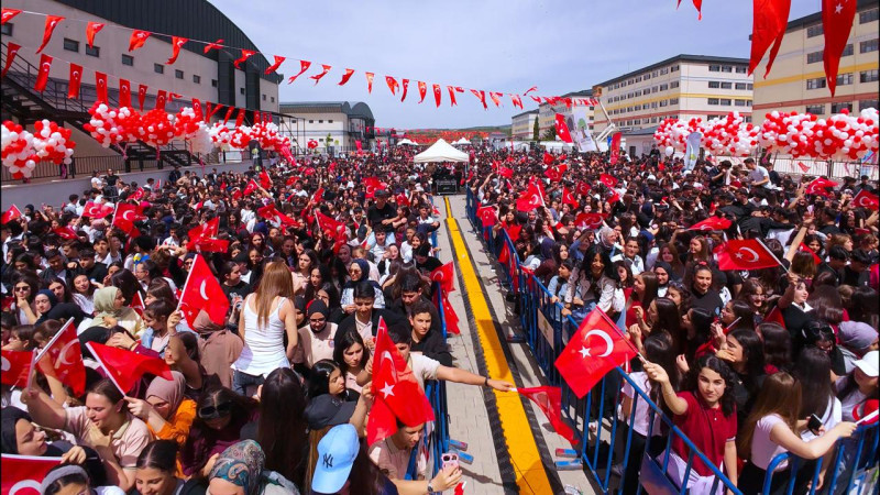 ŞEHİTKAMİL’DE 15 BİN KİŞİLİK DEV KONSER