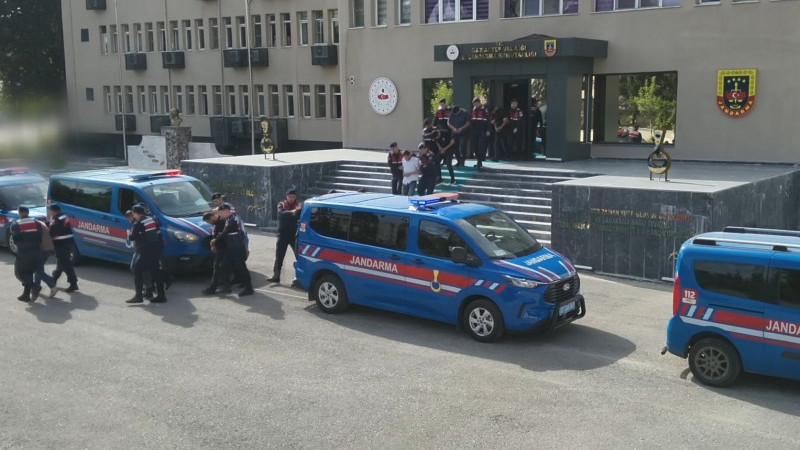JANDARMADAN GÖÇMEN KAÇAKÇILIĞI ORGANİZATÖRLERİNE ŞAFAK OPERASYONU: 7 TUTUKLAMA
