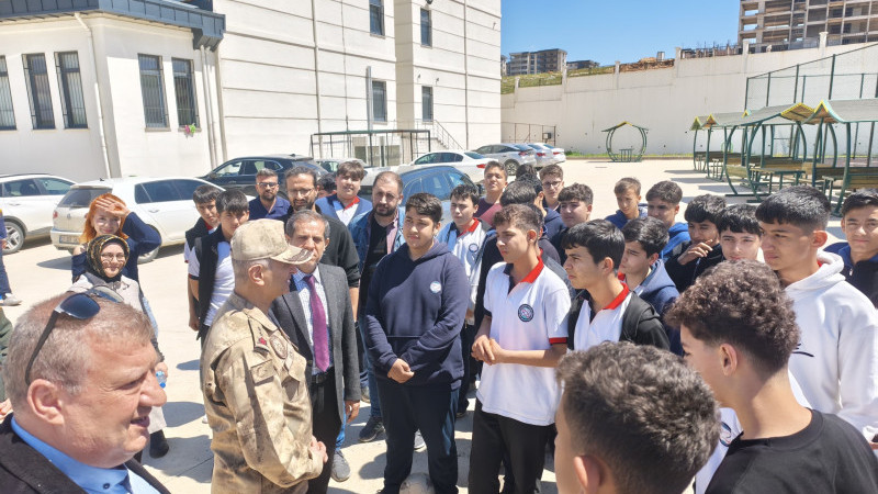İL JANDARMA KOMUTANI’NDAN OKULLARDA GÜVENLİK DENETİMİ