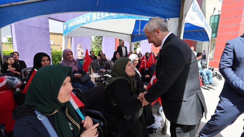 ŞAHİNBEY BELEDİYESİ’NDEN ENGELLİ 5.010 VATANDAŞA AKÜLÜ VE MANUEL TEKERLEKLİ SANDALYE