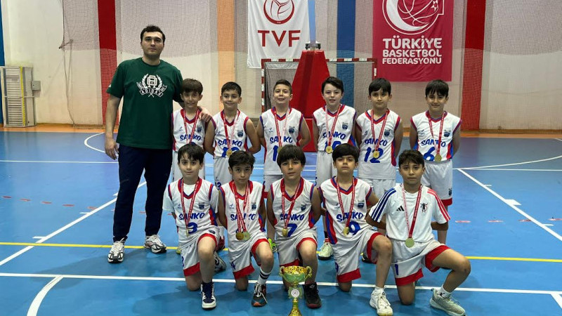 SANKO OKULLARI MİNİK ERKEK BASKETBOL TAKIMI ŞAMPİYON OLDU