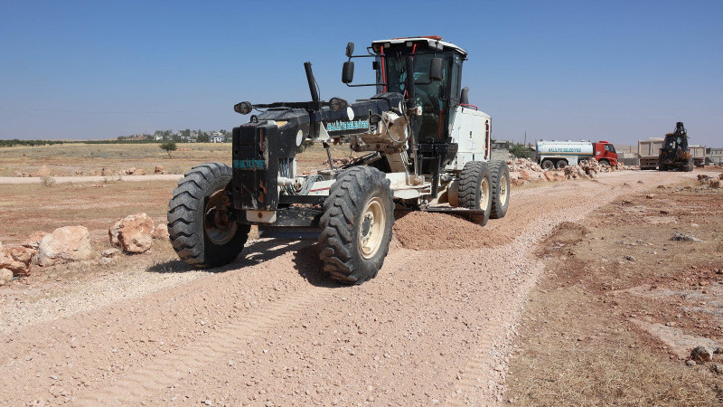 HALİLİYE’DE KIRSAL YOLLAR BİR BİR YENİLENİYOR
